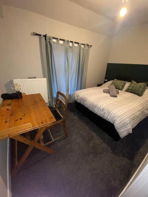 Mountain View Two Bedroom Llwynypia Екстериор снимка