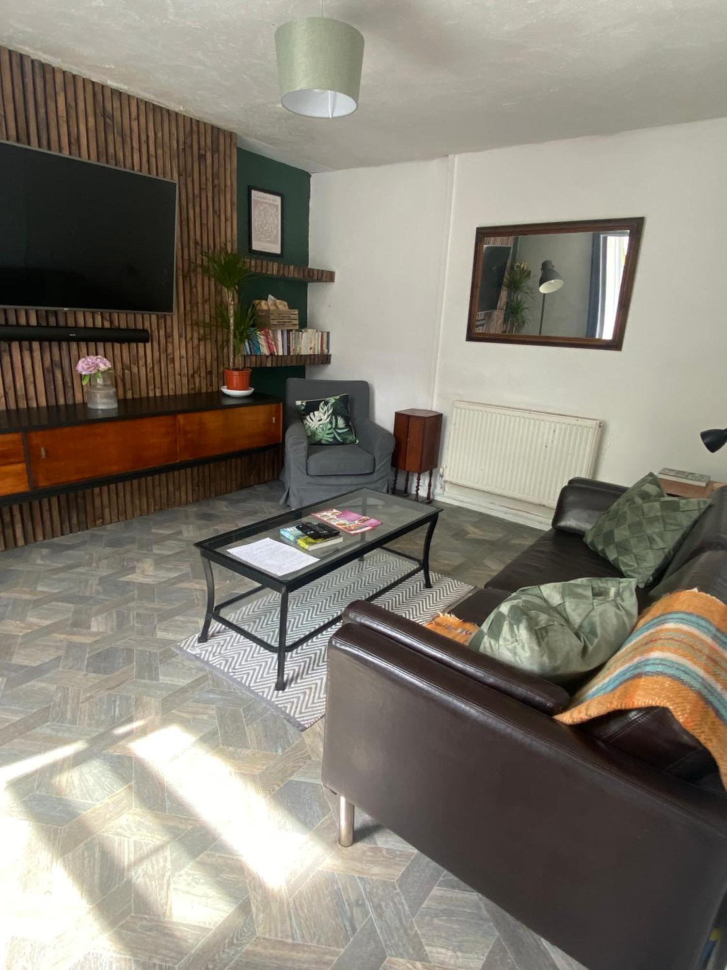 Mountain View Two Bedroom Llwynypia Екстериор снимка
