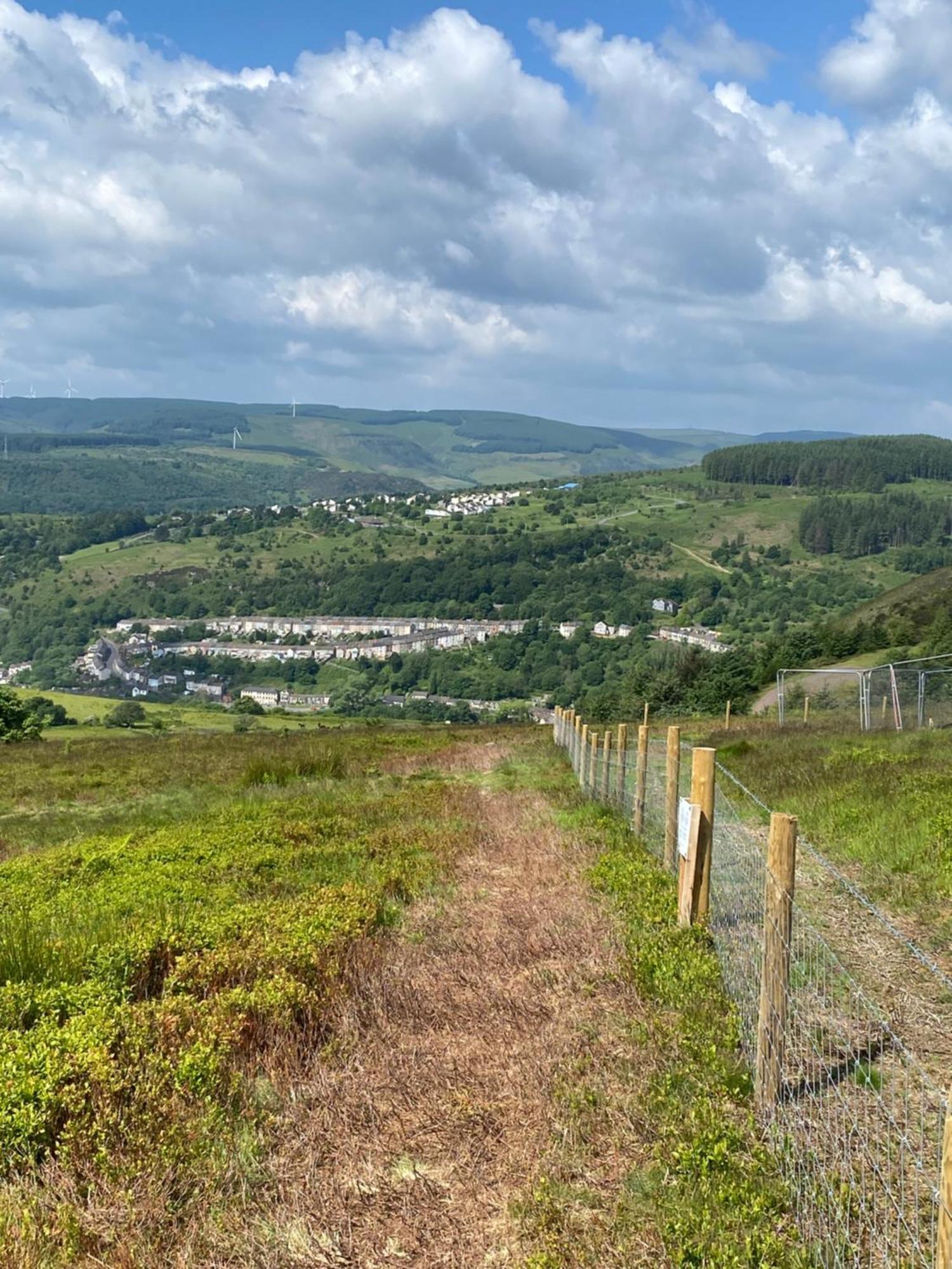 Mountain View Two Bedroom Llwynypia Екстериор снимка