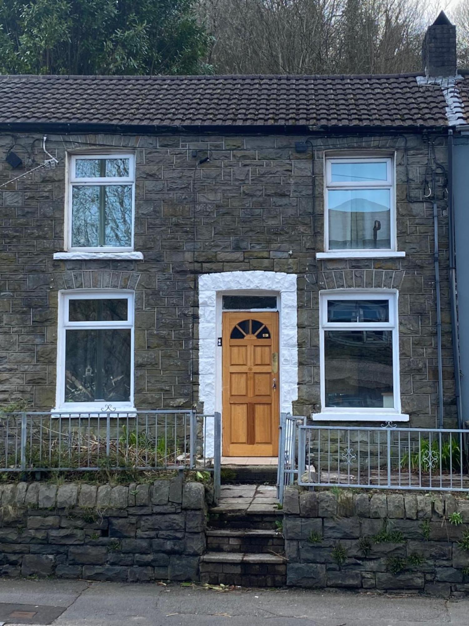 Mountain View Two Bedroom Llwynypia Екстериор снимка