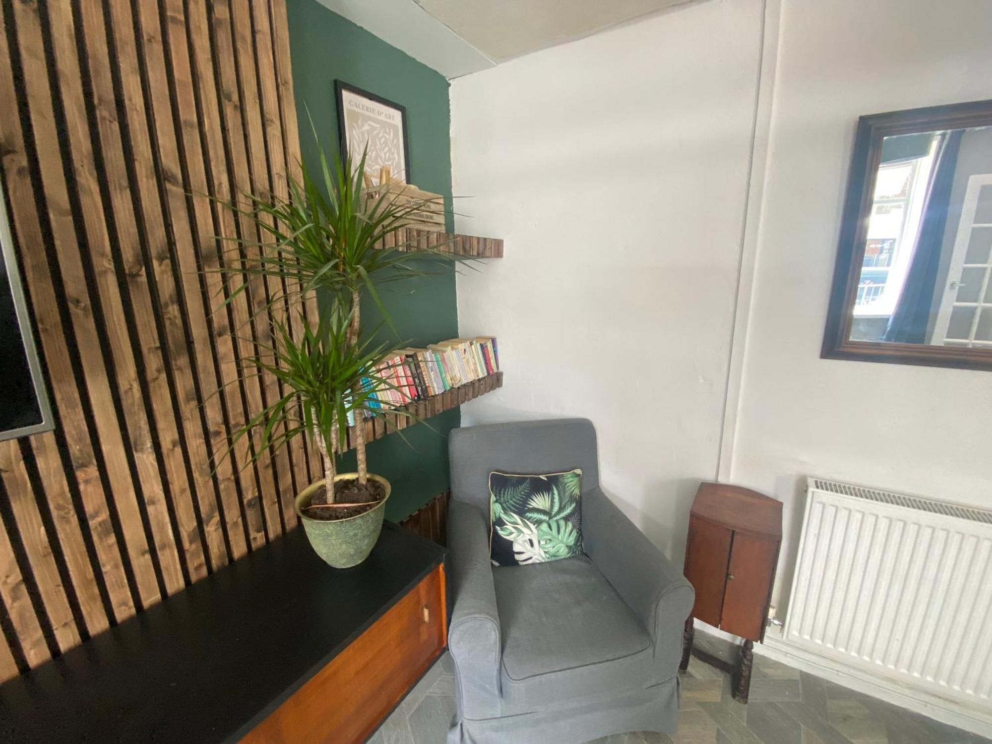 Mountain View Two Bedroom Llwynypia Екстериор снимка