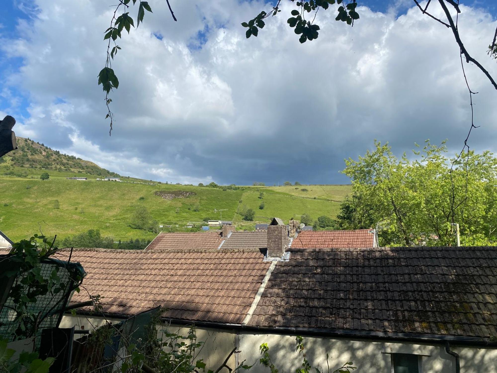 Mountain View Two Bedroom Llwynypia Екстериор снимка