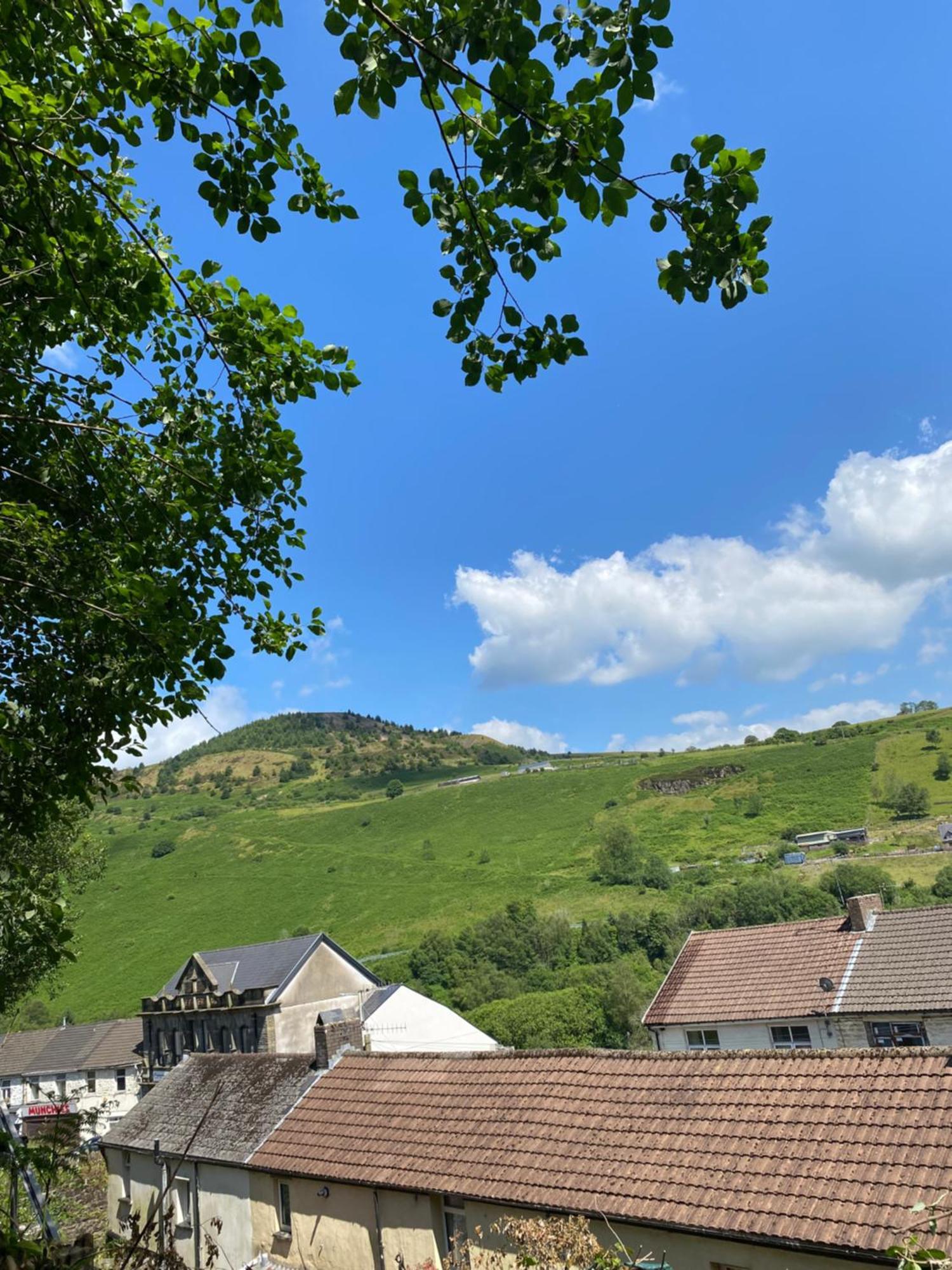 Mountain View Two Bedroom Llwynypia Екстериор снимка